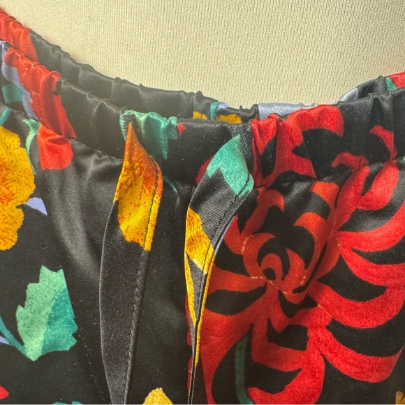 NATORI Floral 2 Piece Satin Long Sleeve Shirt & Pant Pajama Set BLACK / MEDIUM - Picture 12 of 14